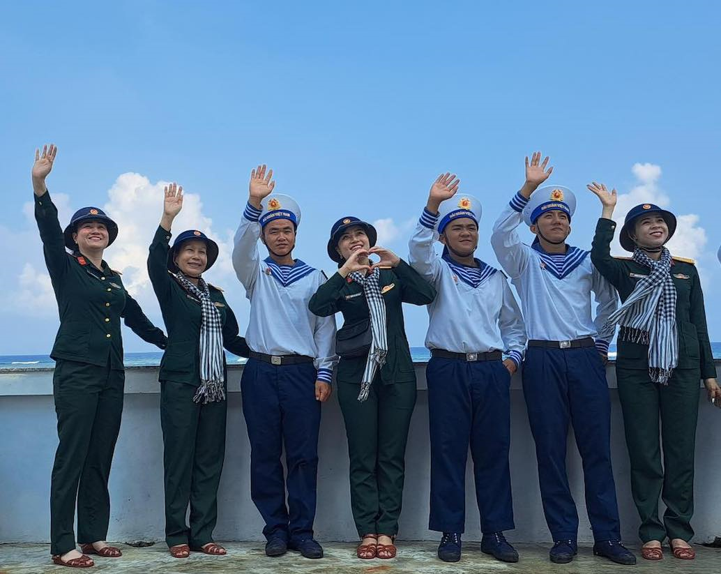 Tiếng hát gửi lại ​nơi đảo xa